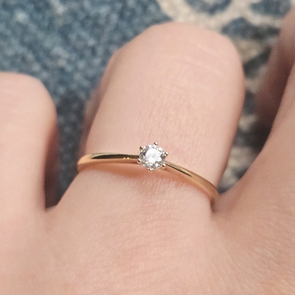 Classic Solid 14K Yellow Gold Dainty Simple Zircon Enagagement Ring size 5.75